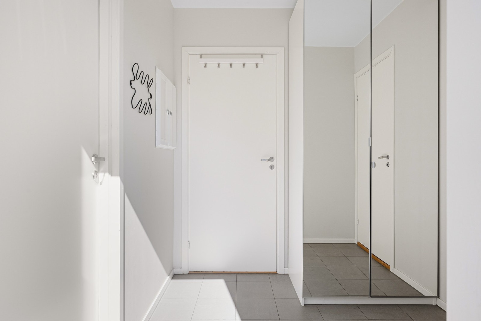 I entreen er det plass til garderobeskap. Galleribilde