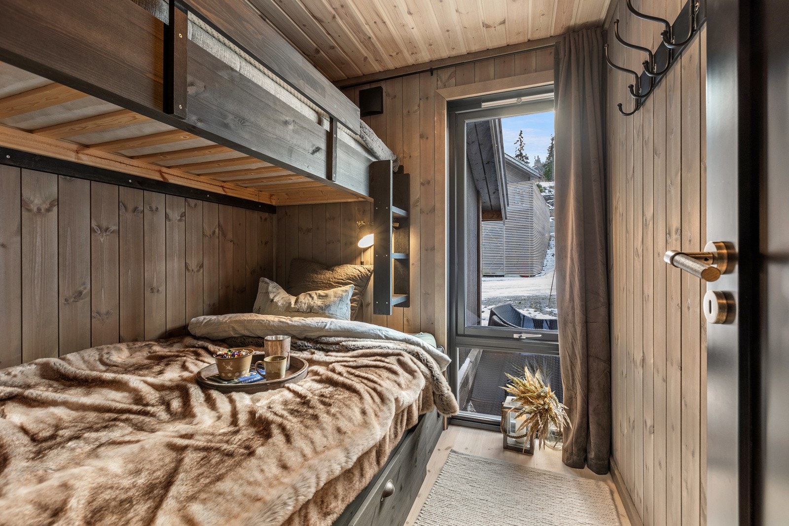 På alle rommene er det plassbygget senger med oppbevaring under, for maksimal utnyttelse av arealet. Galleribilde