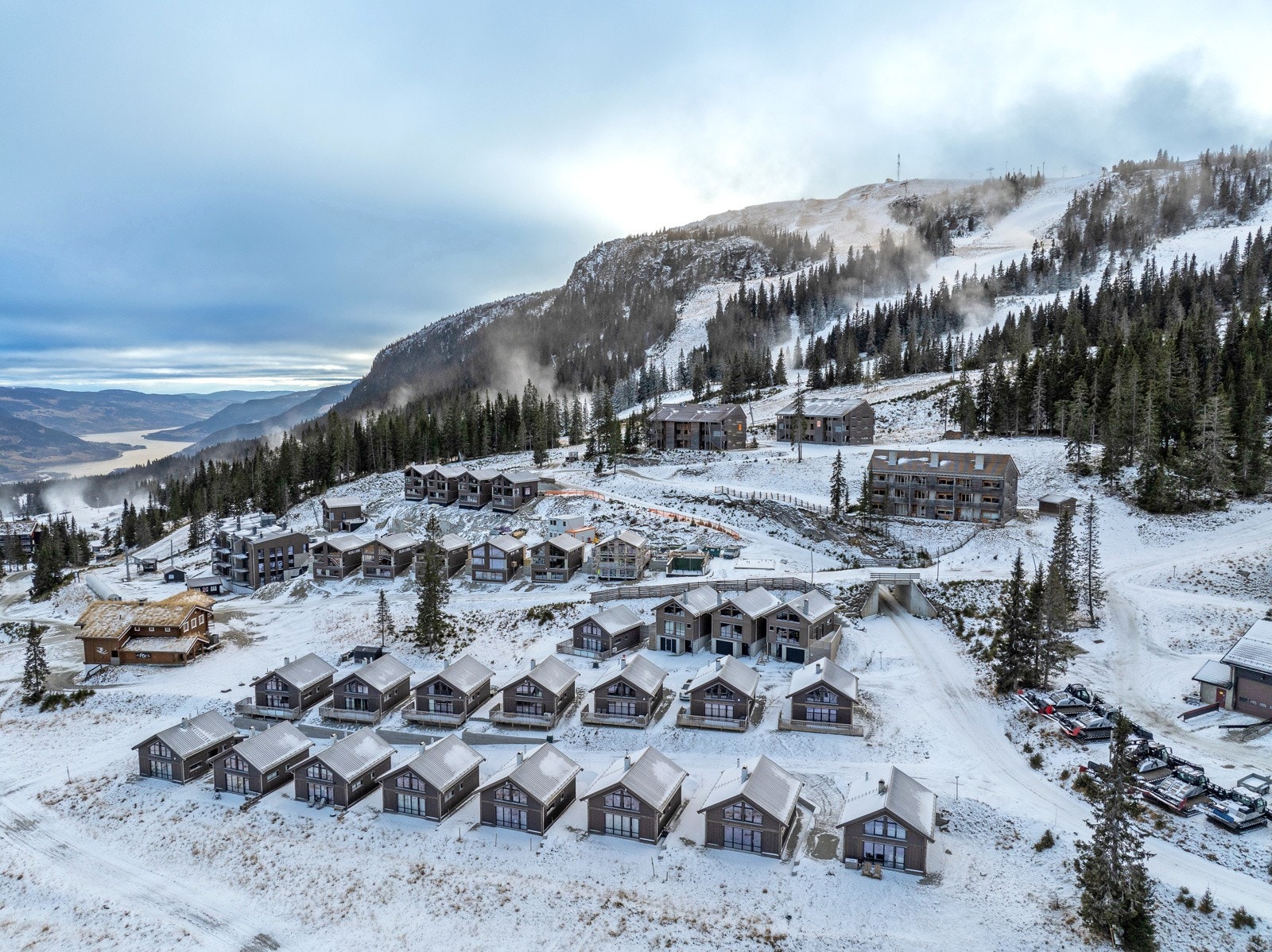 Her har du tilgang til Kvitfjells alpinanlegg og langrennsløyper rett utenfor hyttedøra. Galleribilde