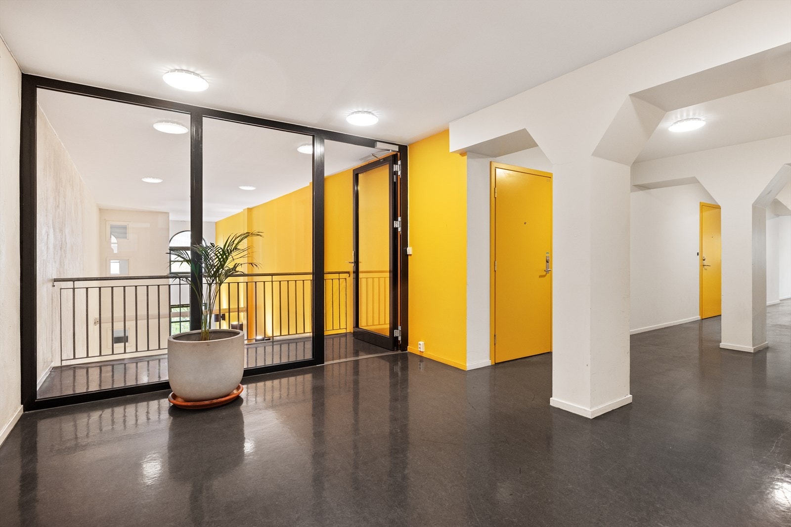 Det er et pent og velholdt felles gang. Galleribilde