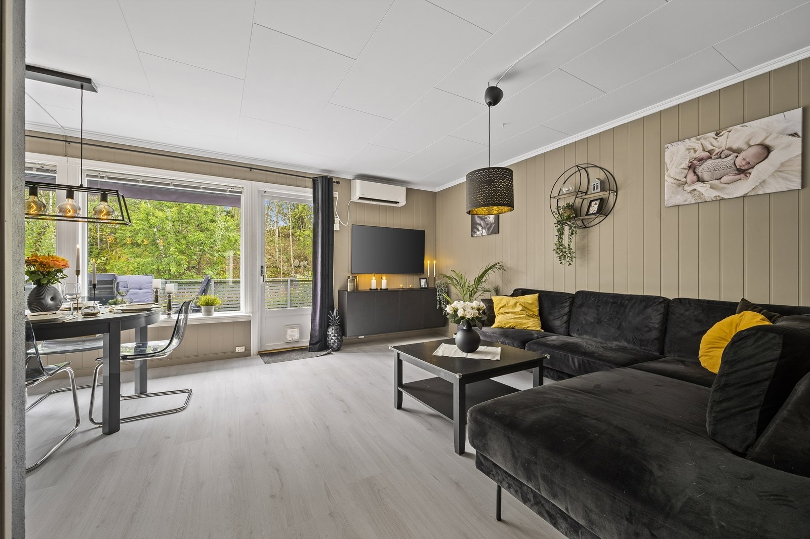 Innbydende halvpart med alt på en flate Galleribilde