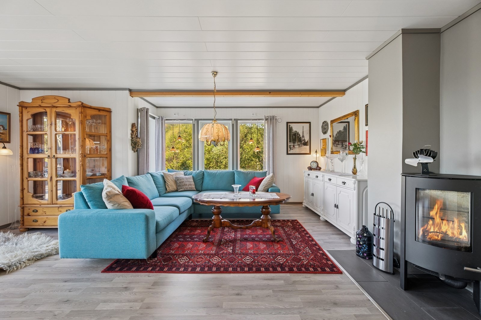 Peisovnen varmer godt i rommet. Galleribilde