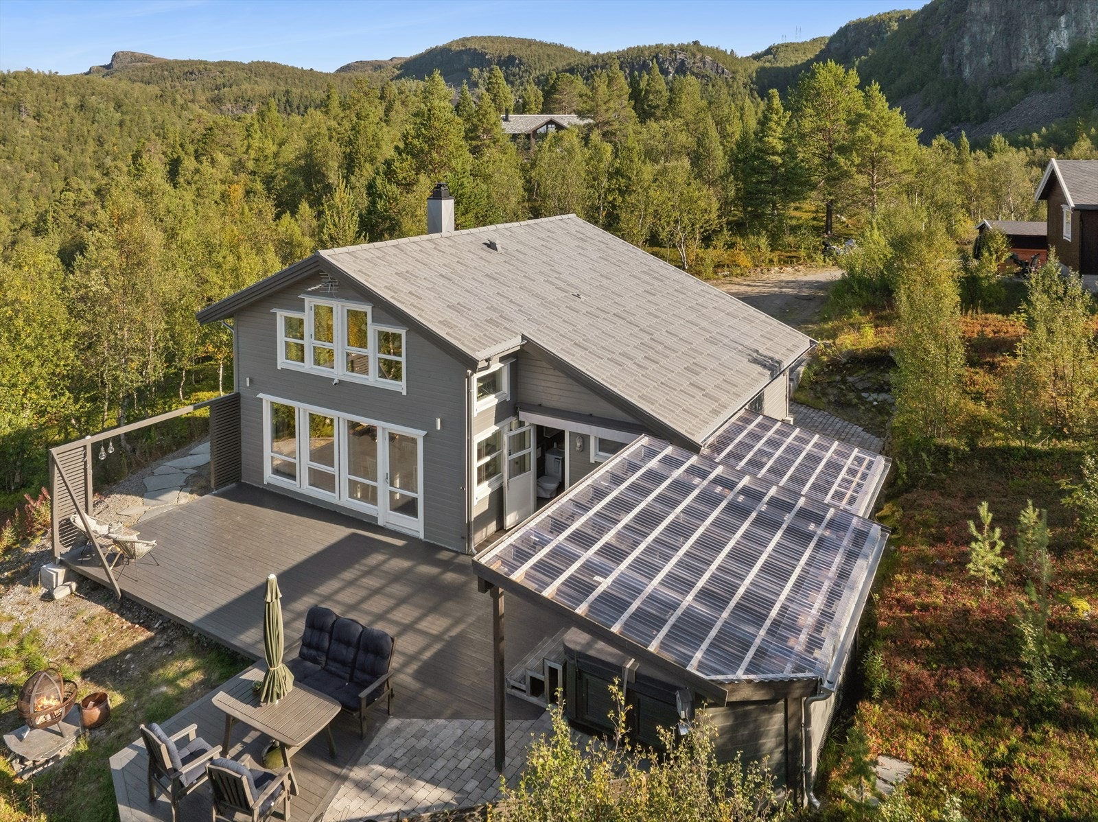 Nikkihompen 39 er en flott og gjennomført fritidsbolig fra 2016 med en fantastisk beliggenhet. Galleribilde