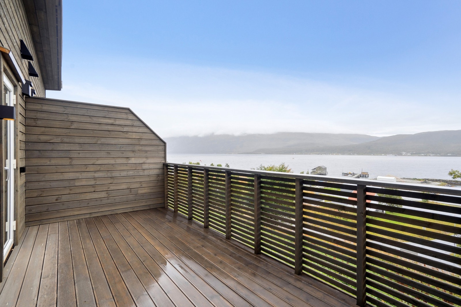 Utsikt mot nord fra balkong. Galleribilde