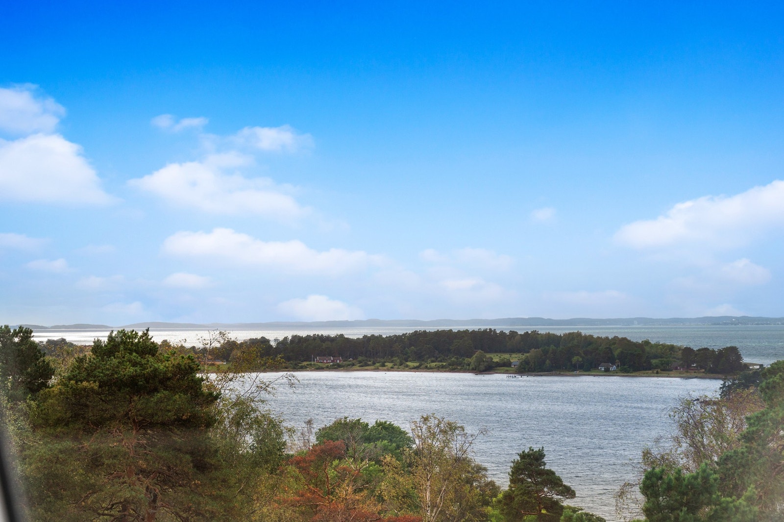 Fra 2. etasje ser man over til Eldøya og videre til Vestfoldsiden. Galleribilde