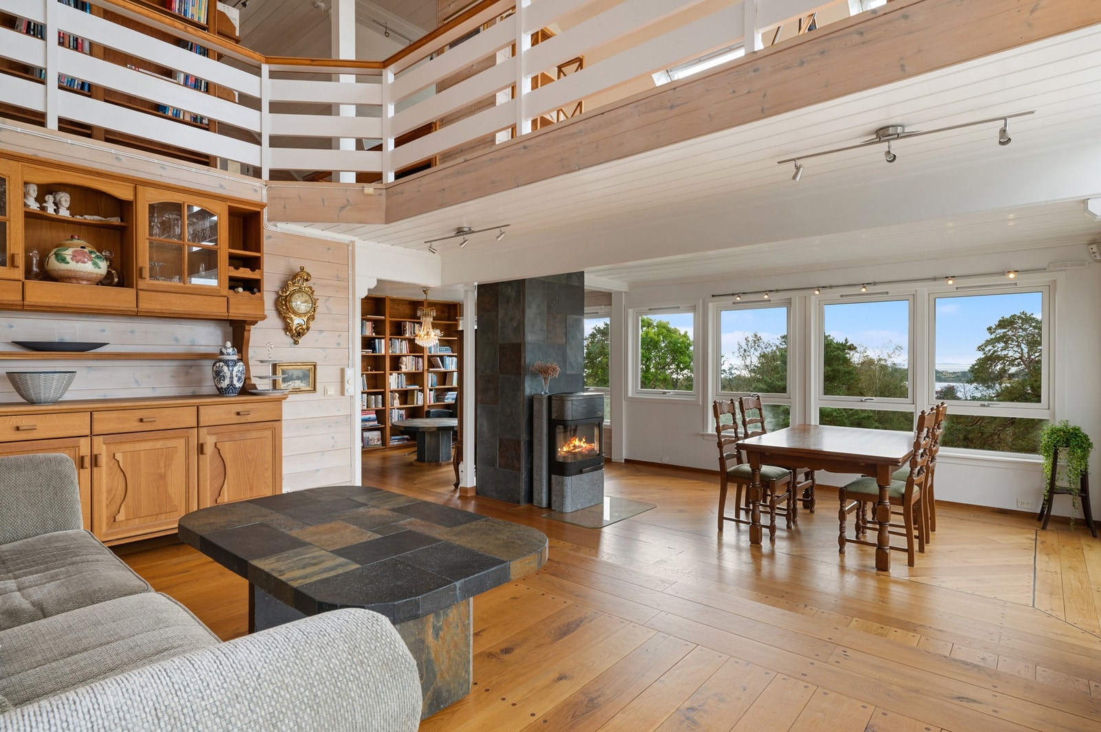 Klebersteinsovnen skaper varme og kos på kjølige kvelder. Galleribilde