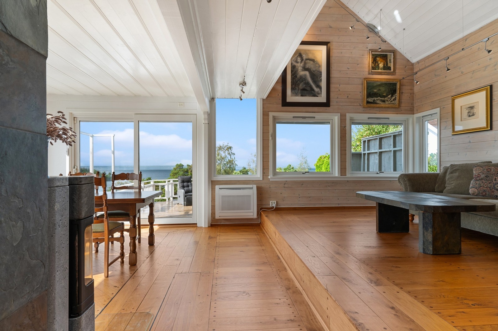 Husets planløsning gir rom for både fellesskap og privatliv. Galleribilde