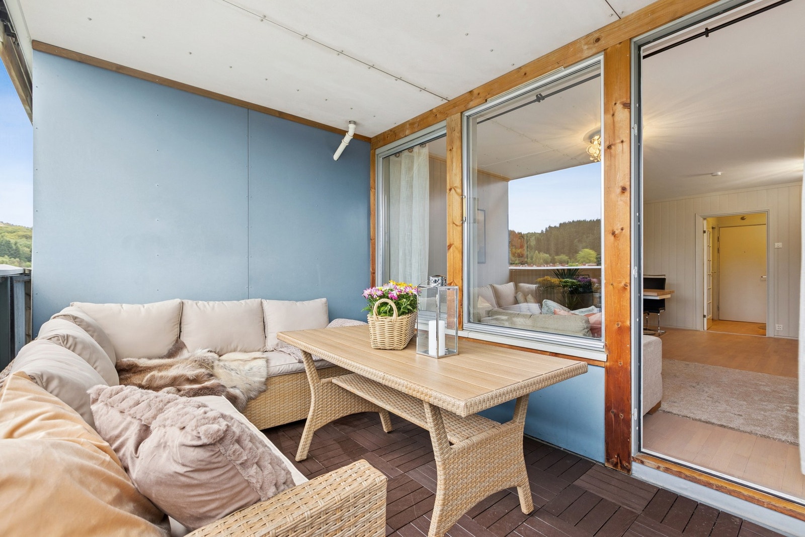 Romslig balkong med flott utsikt og gode solforhold. Galleribilde