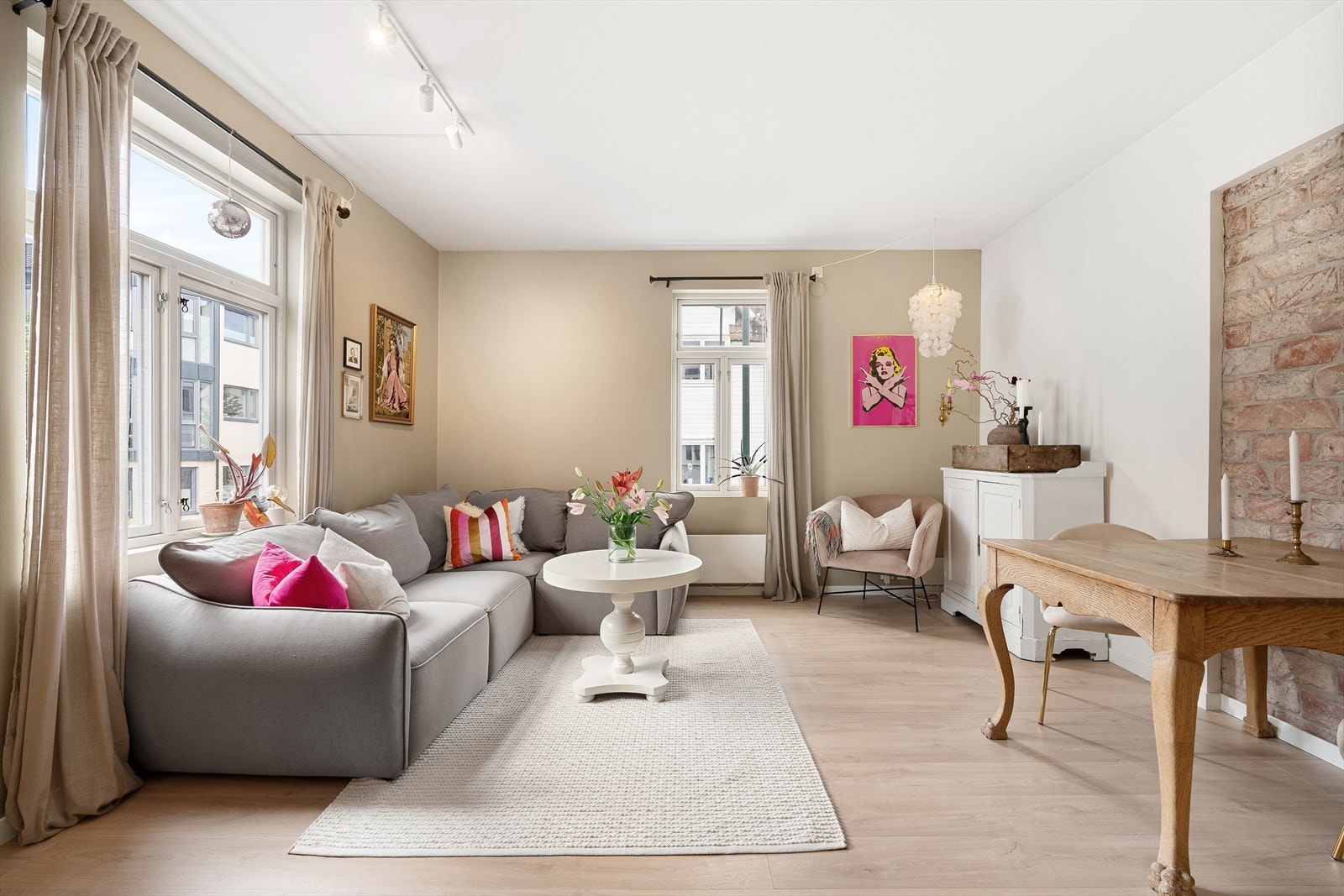 Flott og særdeles gjennomført 4-roms leilighet i populære Storhaug. Galleribilde