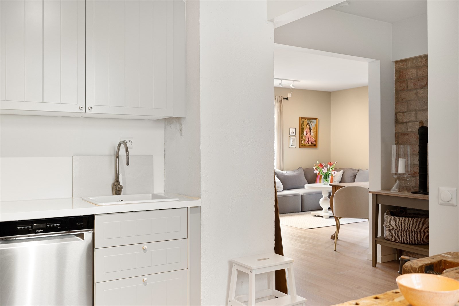 Kjøkkenet har videre opplegg for alle hvitevarer. Galleribilde