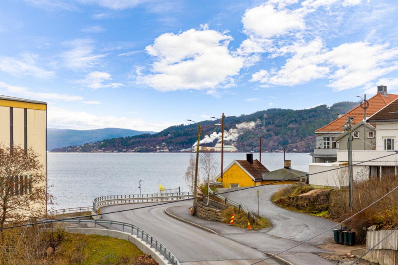 Fjordutsikt mot Nesbygda. Galleribilde