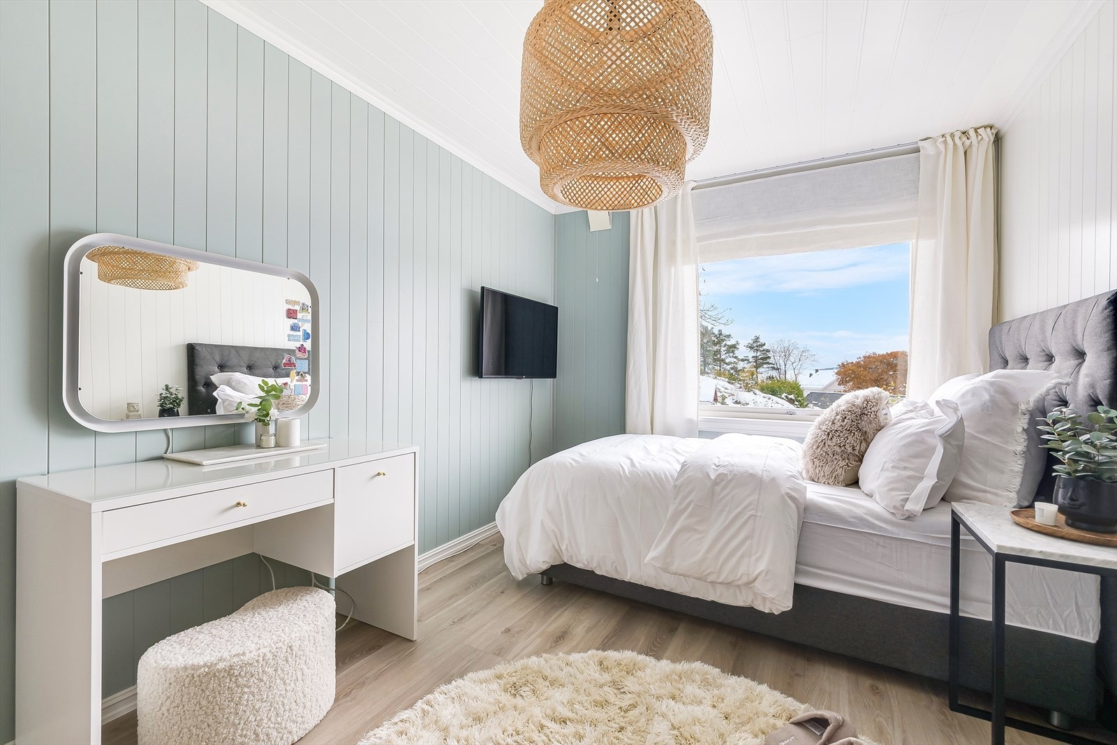 Fin plass til hjemmekontor eller sminkebord Galleribilde