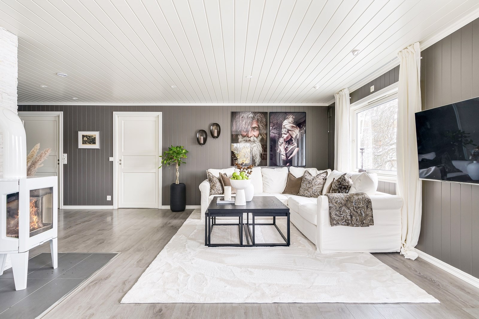 Flott stue med ny deilig vedovn Galleribilde