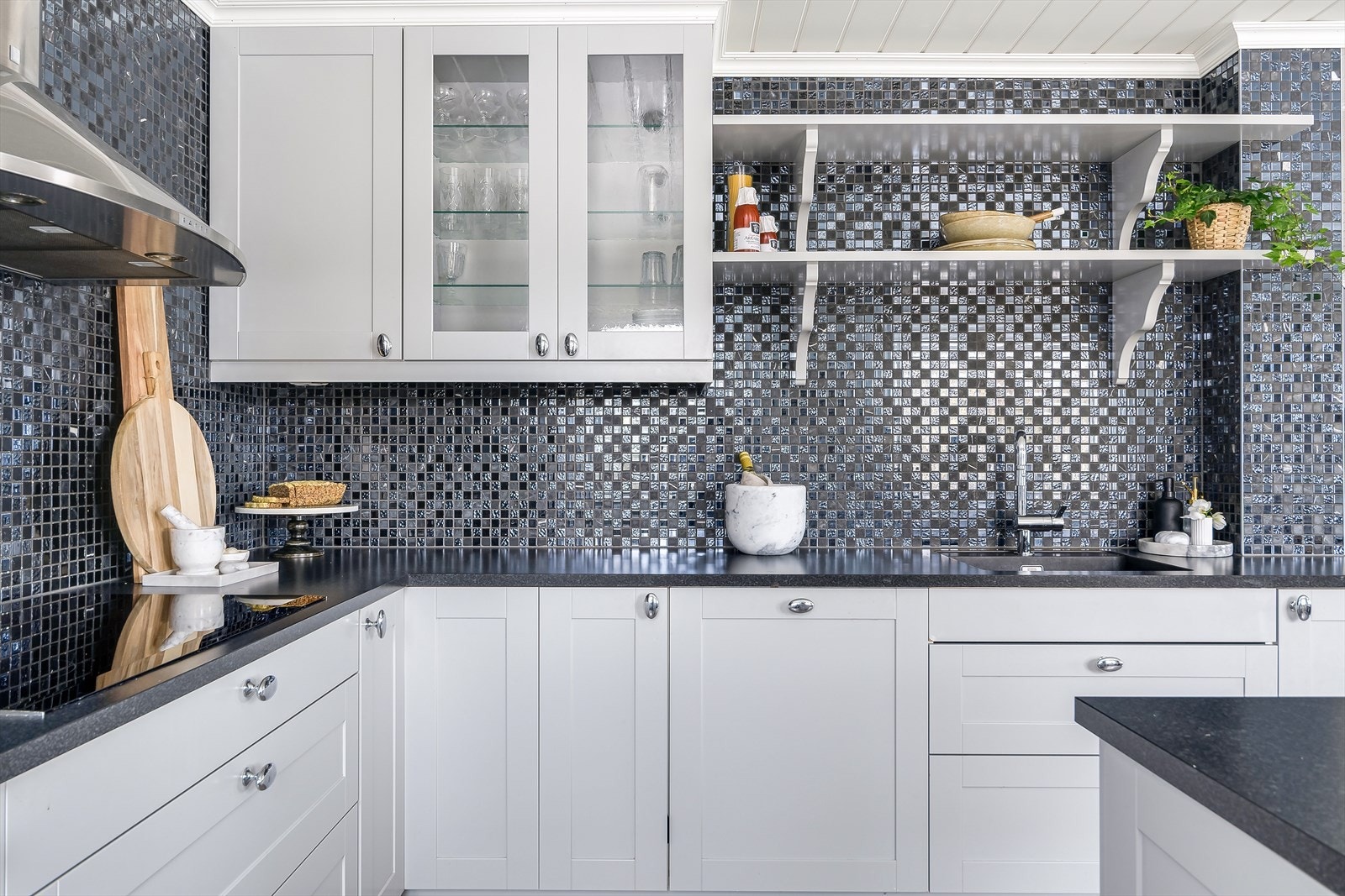 Meget god skap- og benkeplass Galleribilde