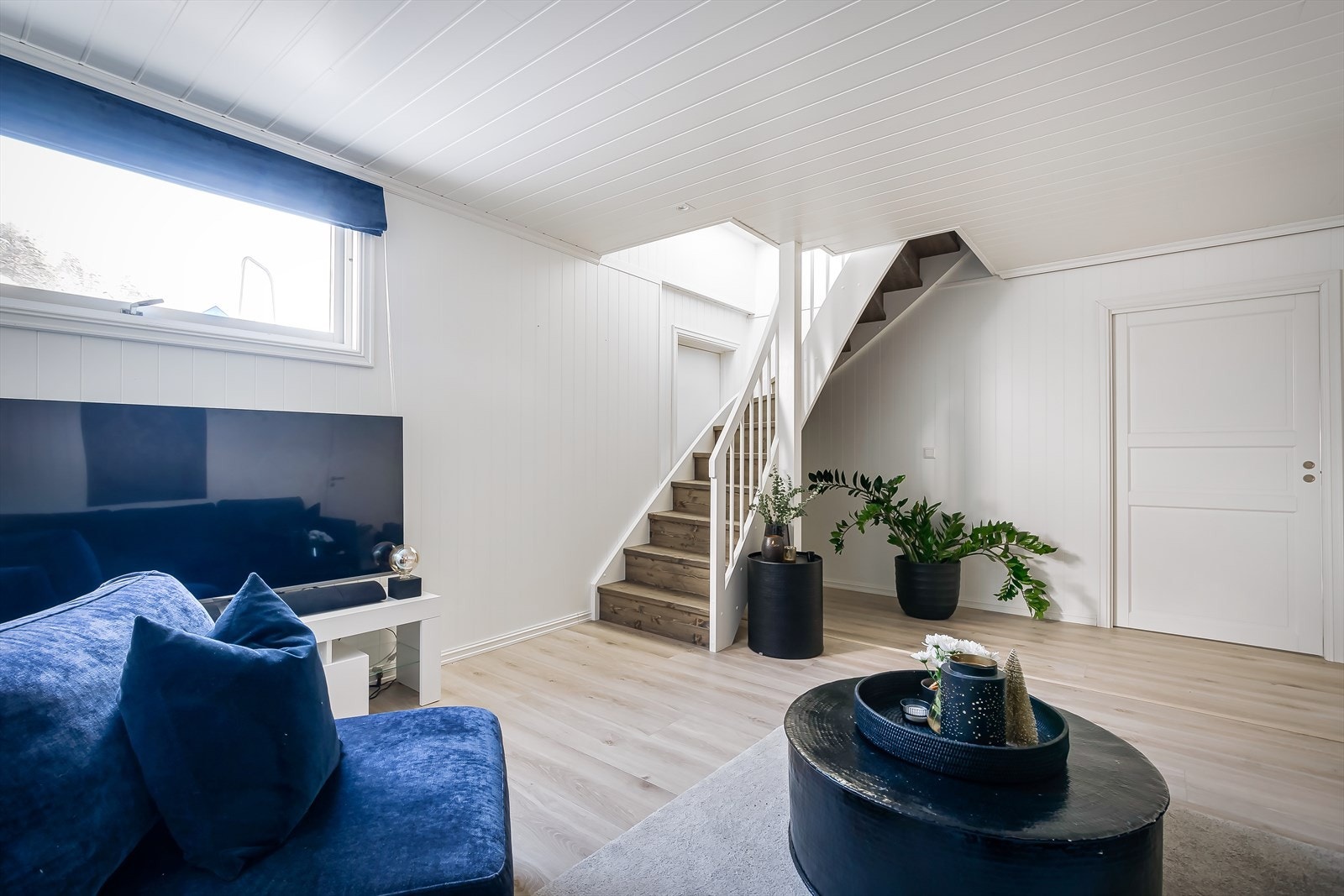 Flott kjellerstue med ny trapp 2023 Galleribilde