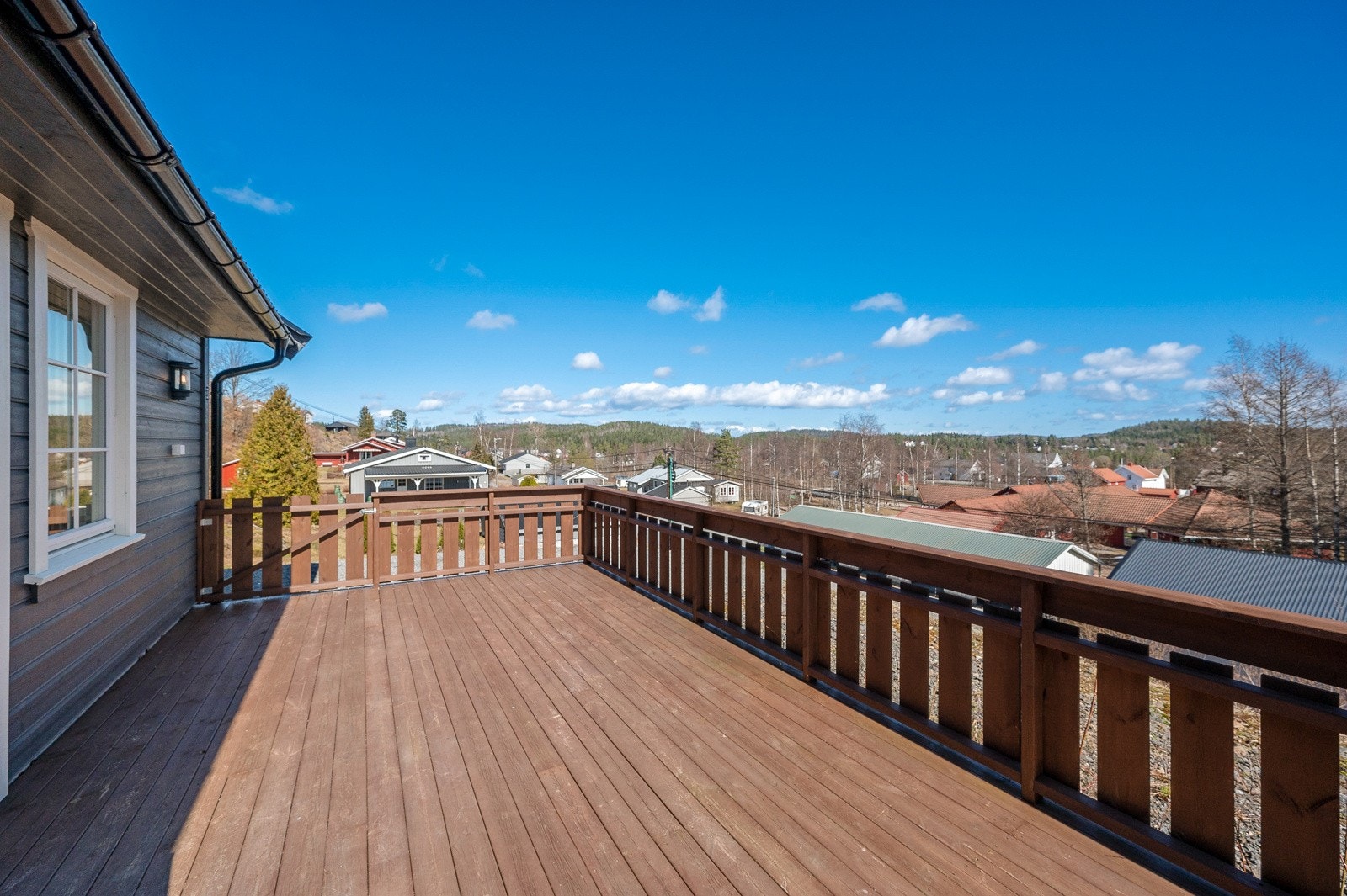 Fra boligen er det hyggelig utsikt utover Myra. Galleribilde