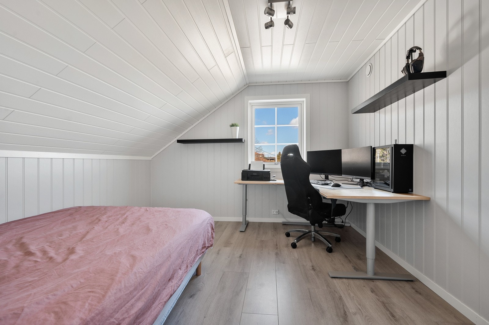 Alle soverommene i boligen har plass til dobbeltseng. Galleribilde