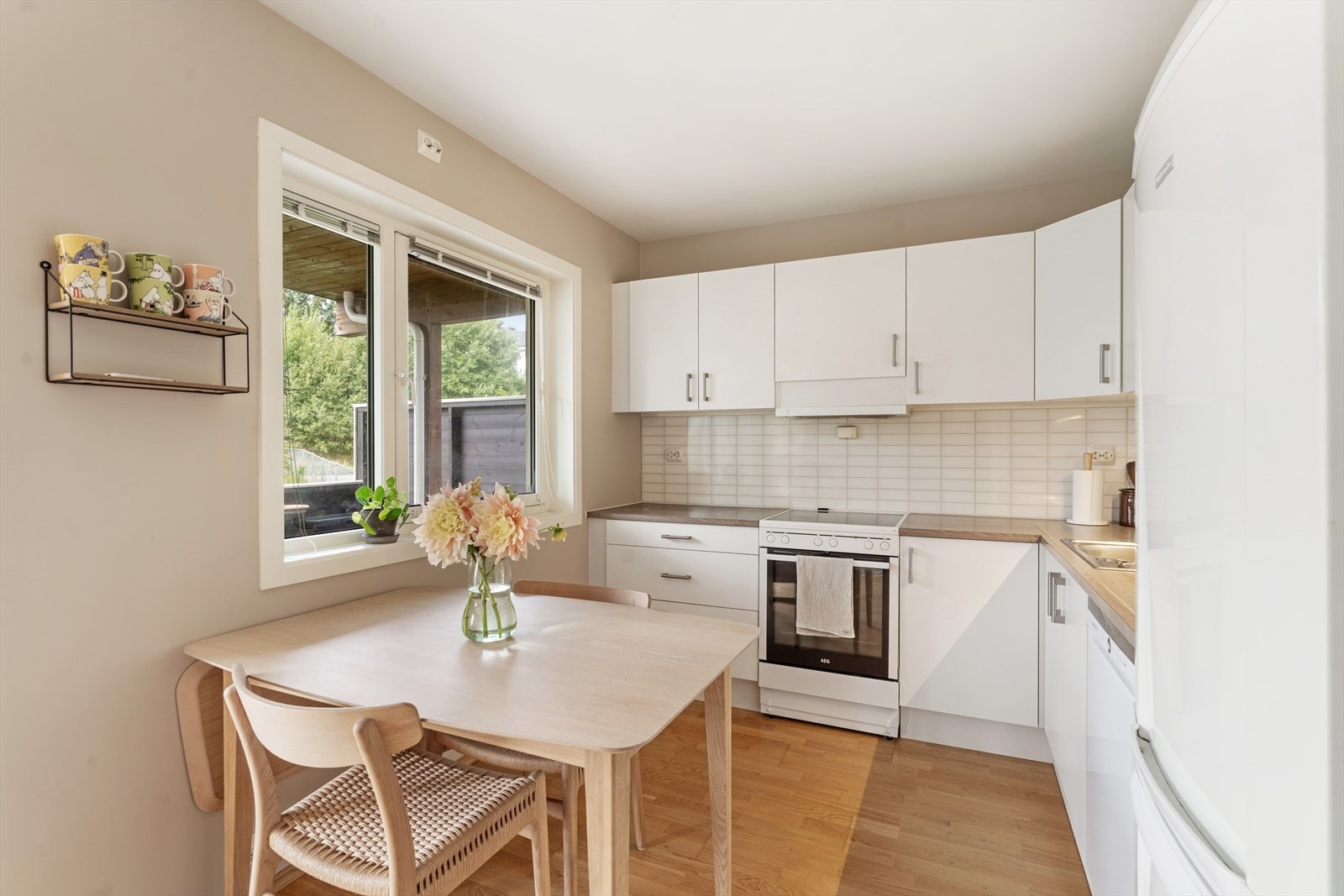 Pent kjøkken med god skapplass. Galleribilde