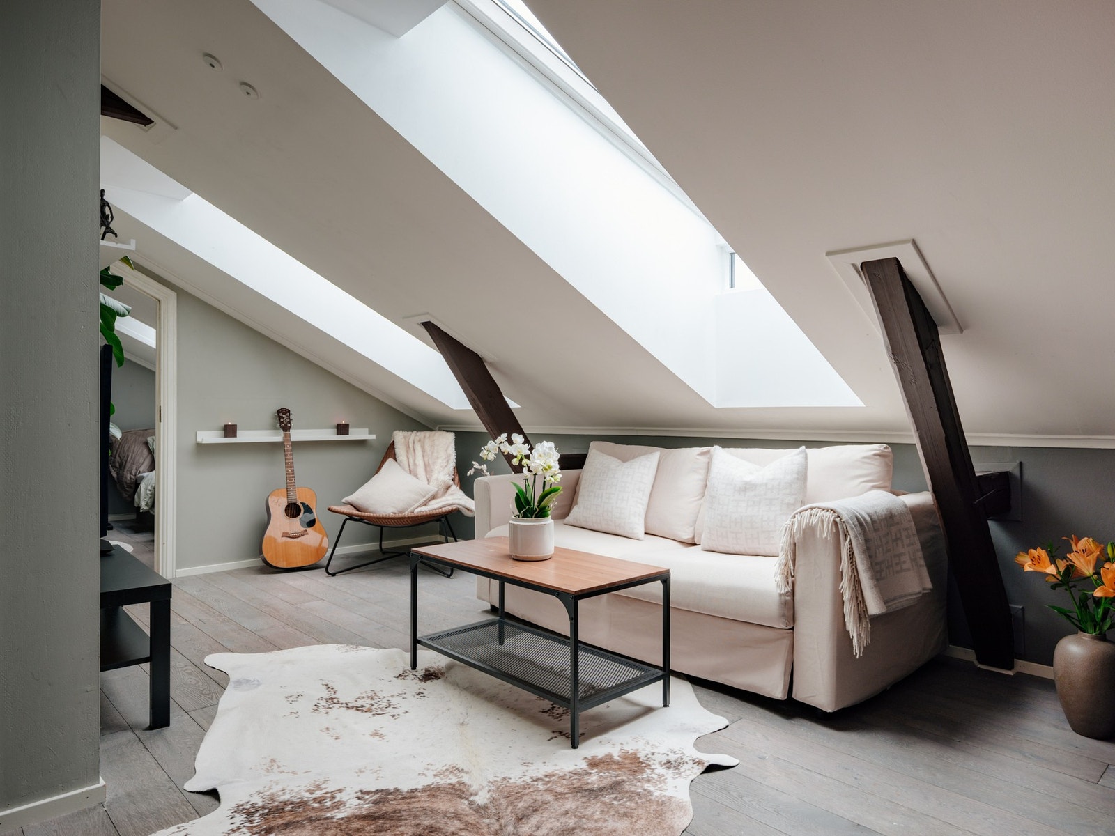 Velkommen til Herslebs gate 7B - Presentert av EIE Valkyrien v/ Mucho Brown Galleribilde