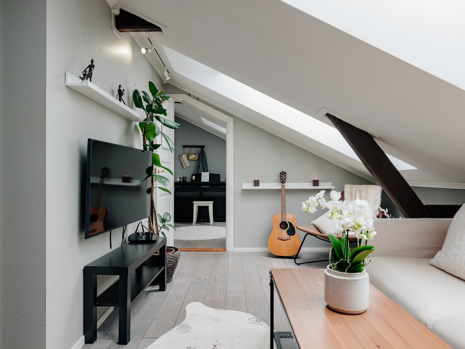 Leilighetens hovedsoverommet har adkomst fra stuen. Galleribilde