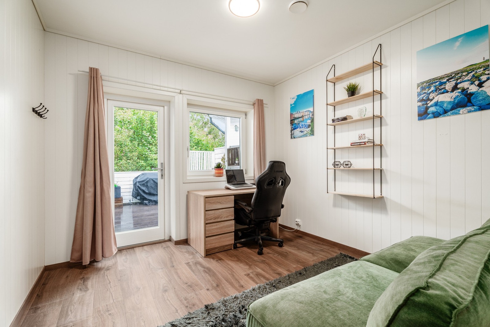 Rommet idag benyttet som kontor. Utgang herfra til den flotte terrassen Galleribilde