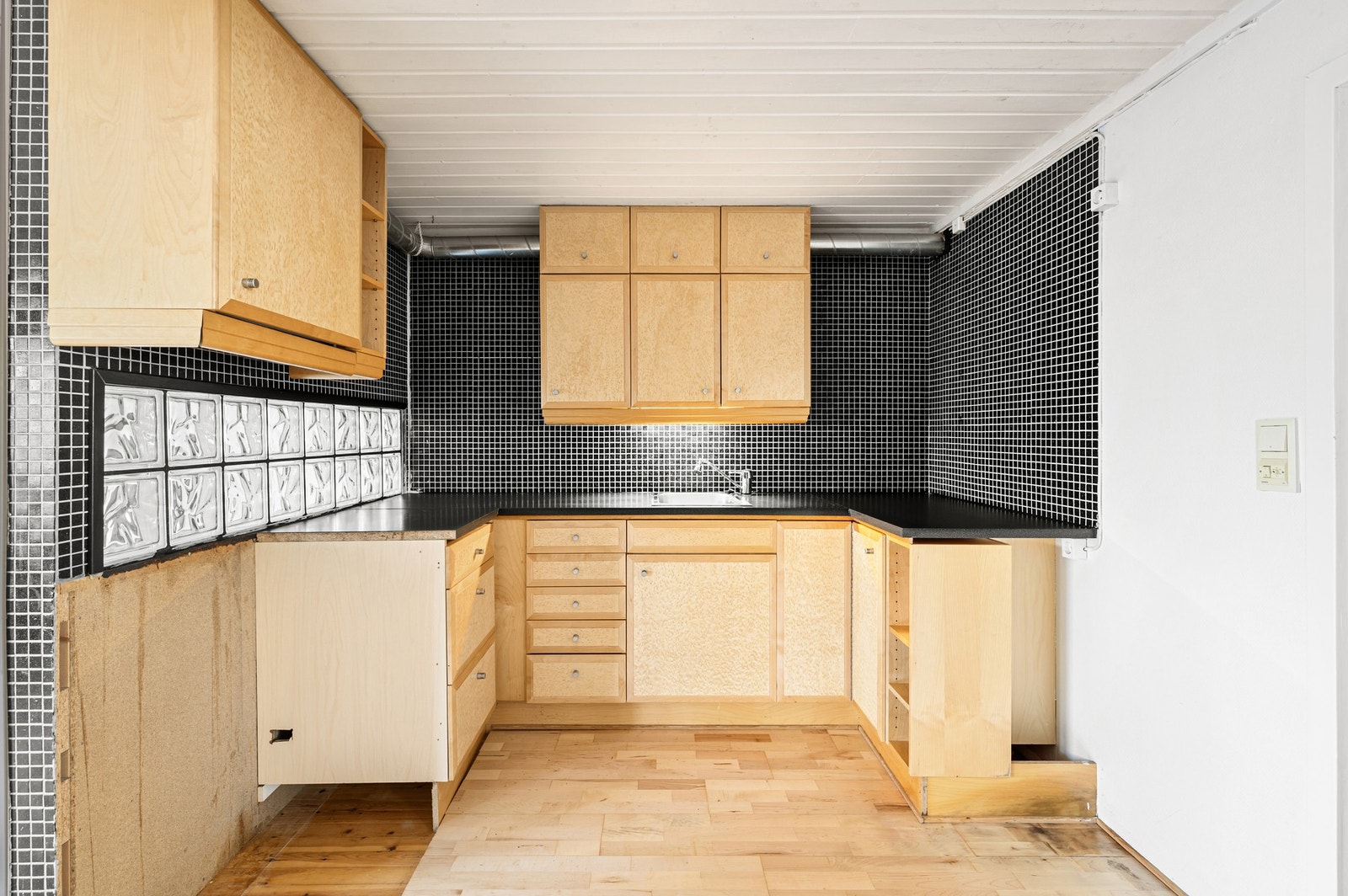 Kjøkken i underetasjen. Galleribilde