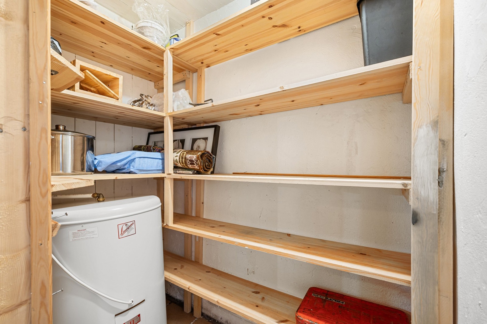 Bod i kjeller. Angitt som bod nummer 4 på planskisse. Galleribilde