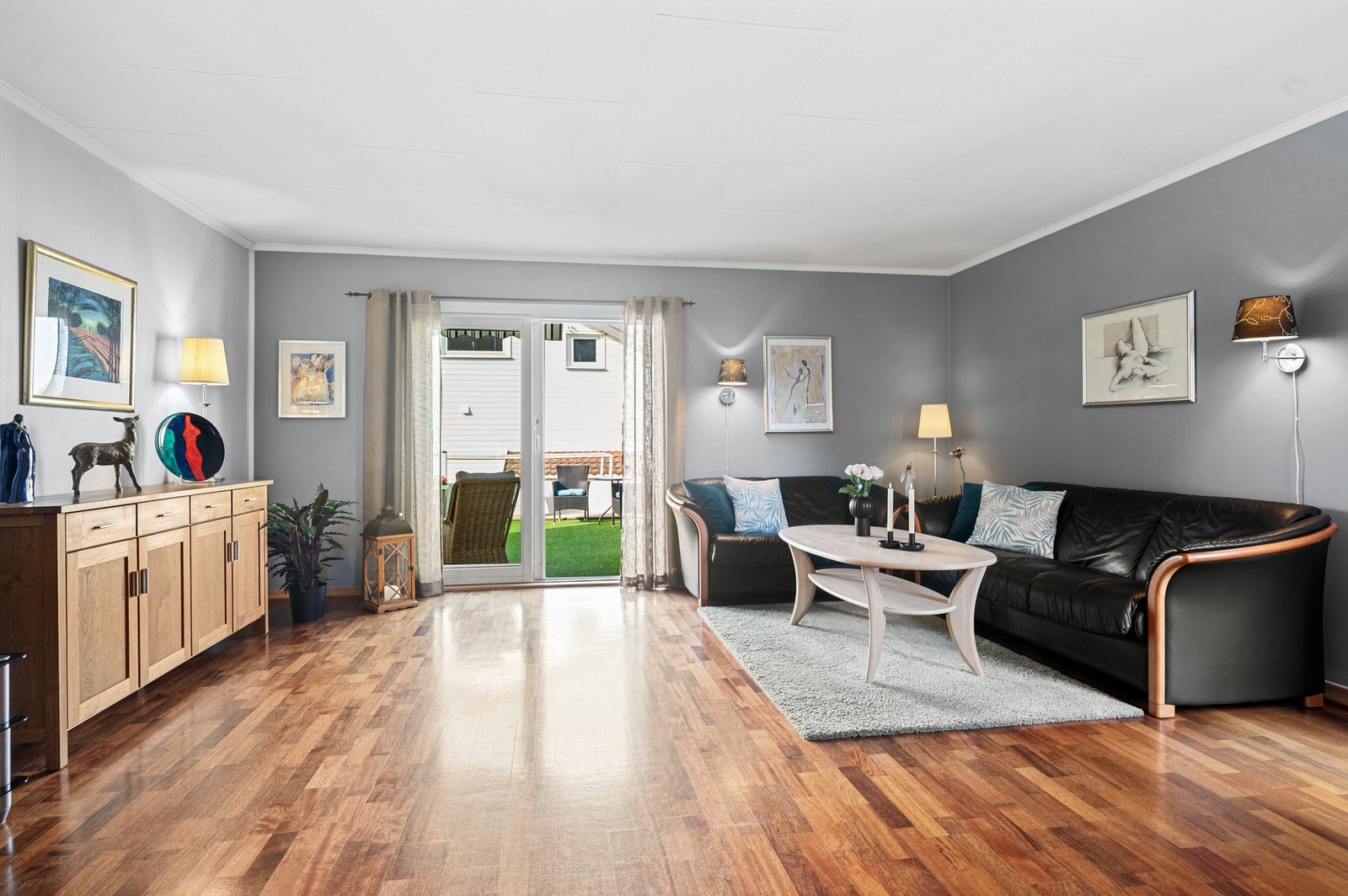 Fra stuen er det utgang til terrassen på ca 55 kvm. Galleribilde