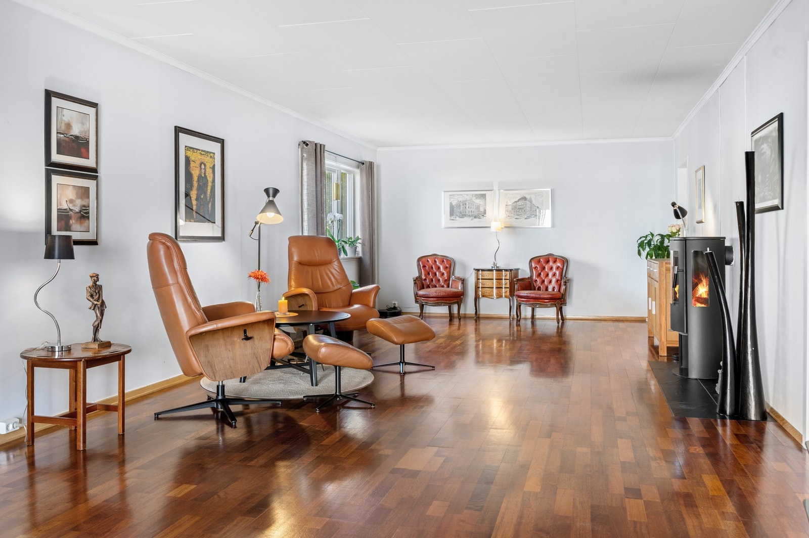 Boligen har både vedovn og varmepumpe som oppvarmingskilde. Galleribilde