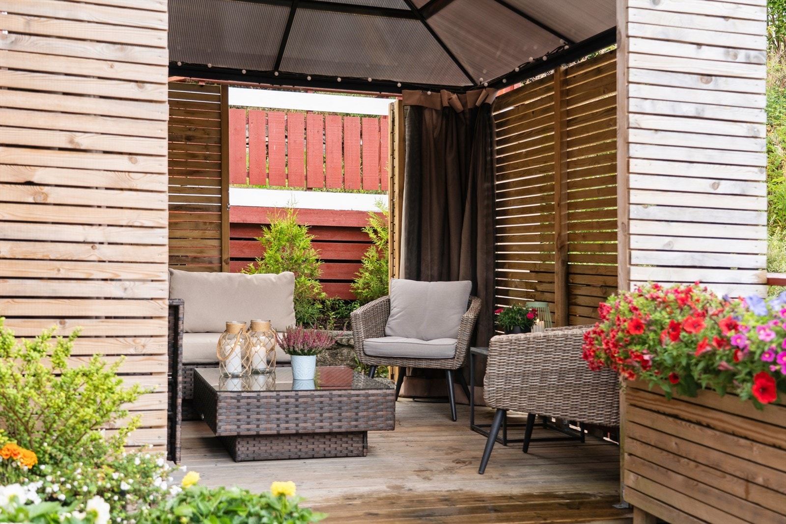 God plass for sitjegruppe i paviljongen Galleribilde