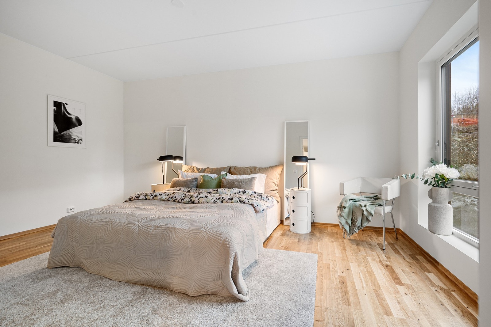 Leiligheten har 2 soverom, hvor hovedsoverommet er på ca. 16,6 kvm. Galleribilde