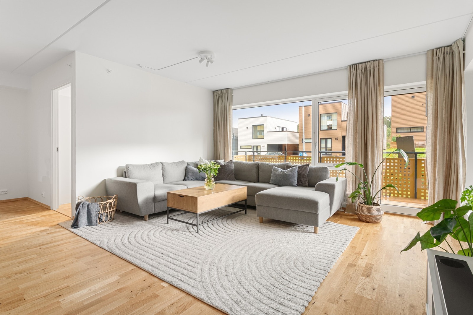 Fra stuen har man utgang til en romslig balkong. Galleribilde