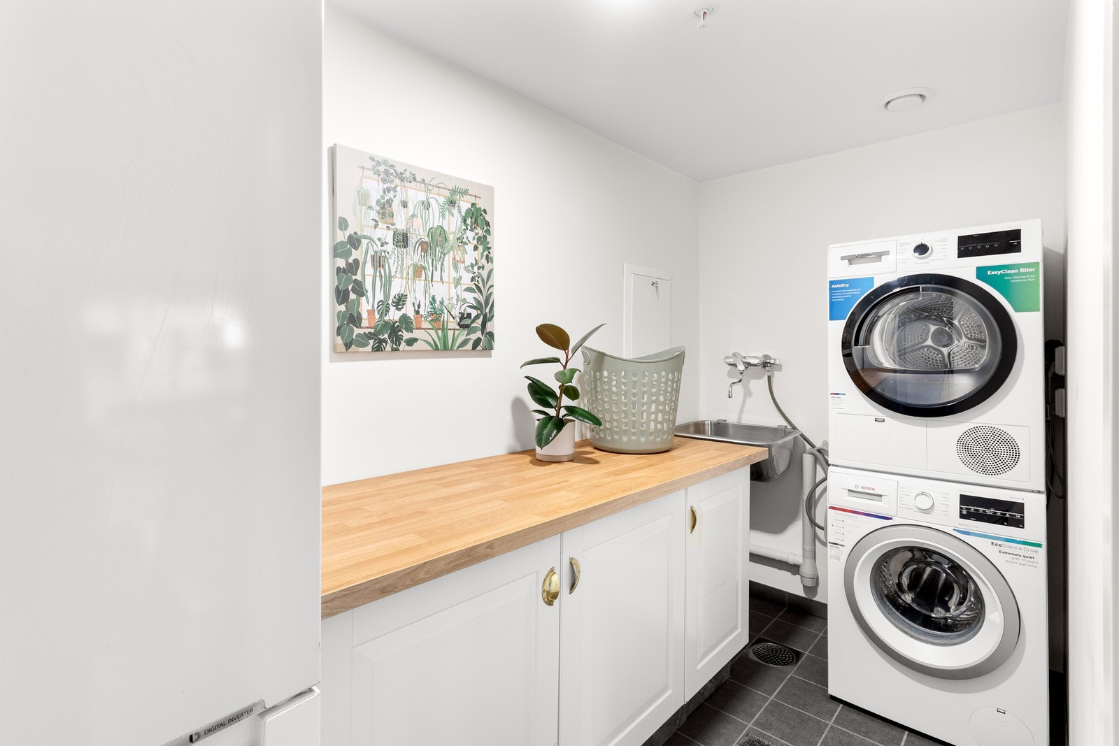 Praktisk separat vaskerom på ca. 4,5 kvm. Galleribilde