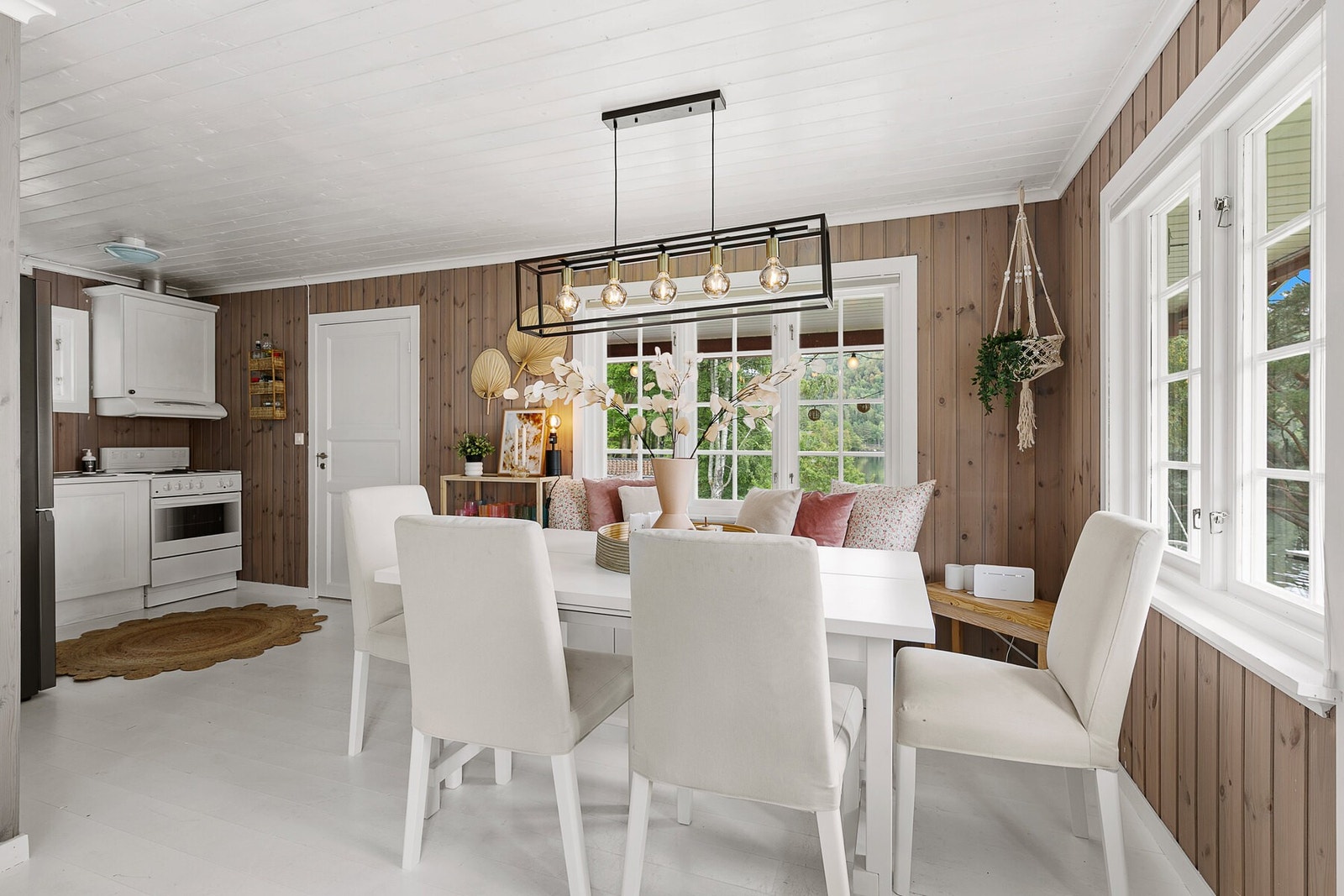 I tilknytning til spisestua er det kjøkken. Galleribilde