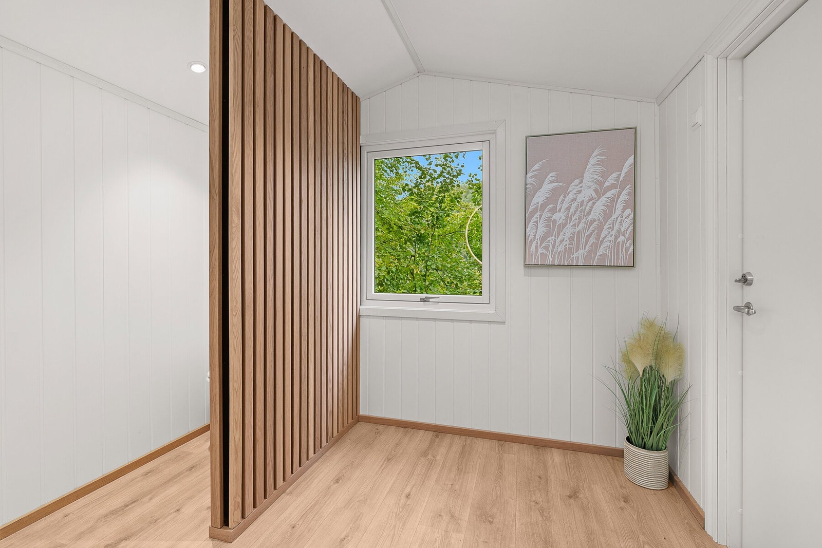 Praktisk skillevegg hvor du finner snurredoen. Galleribilde