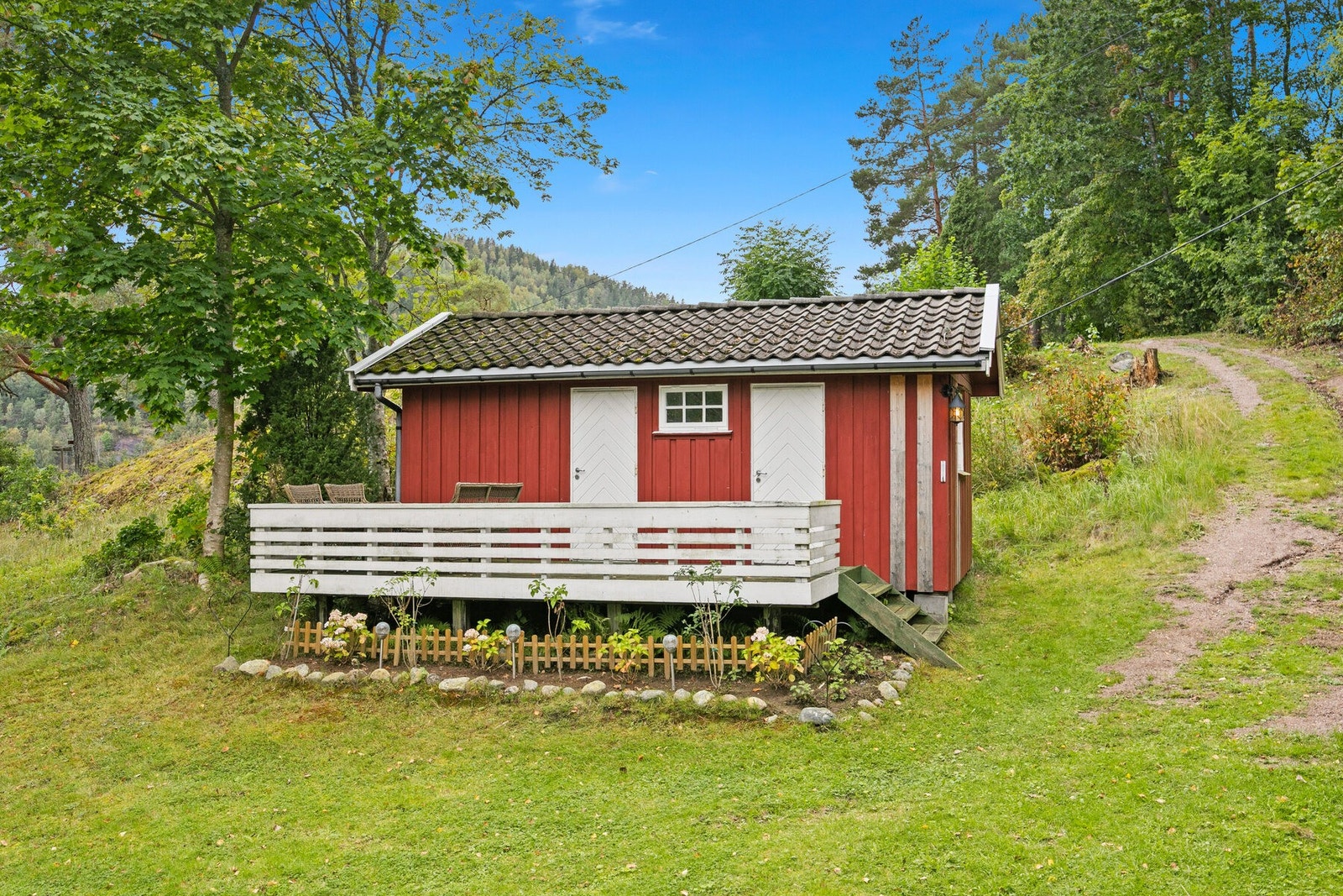 På eiendommen er det i tillegg oppført 2 anneks. Avbildet er annekset med 2 soverom. Galleribilde