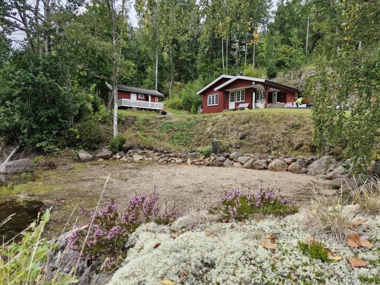 Selgers bilder - stranden kommer til sin rett ved normal vannstand. Galleribilde