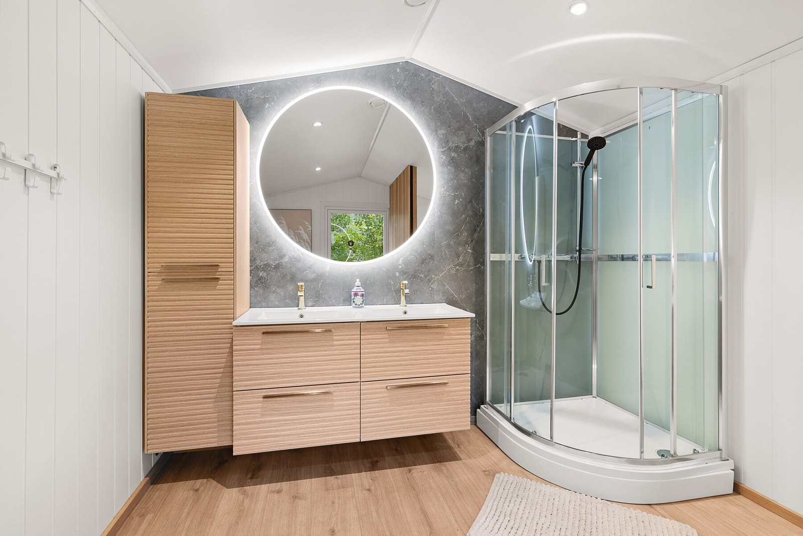 Badet i annekset er pusset opp i nyere tid. Galleribilde