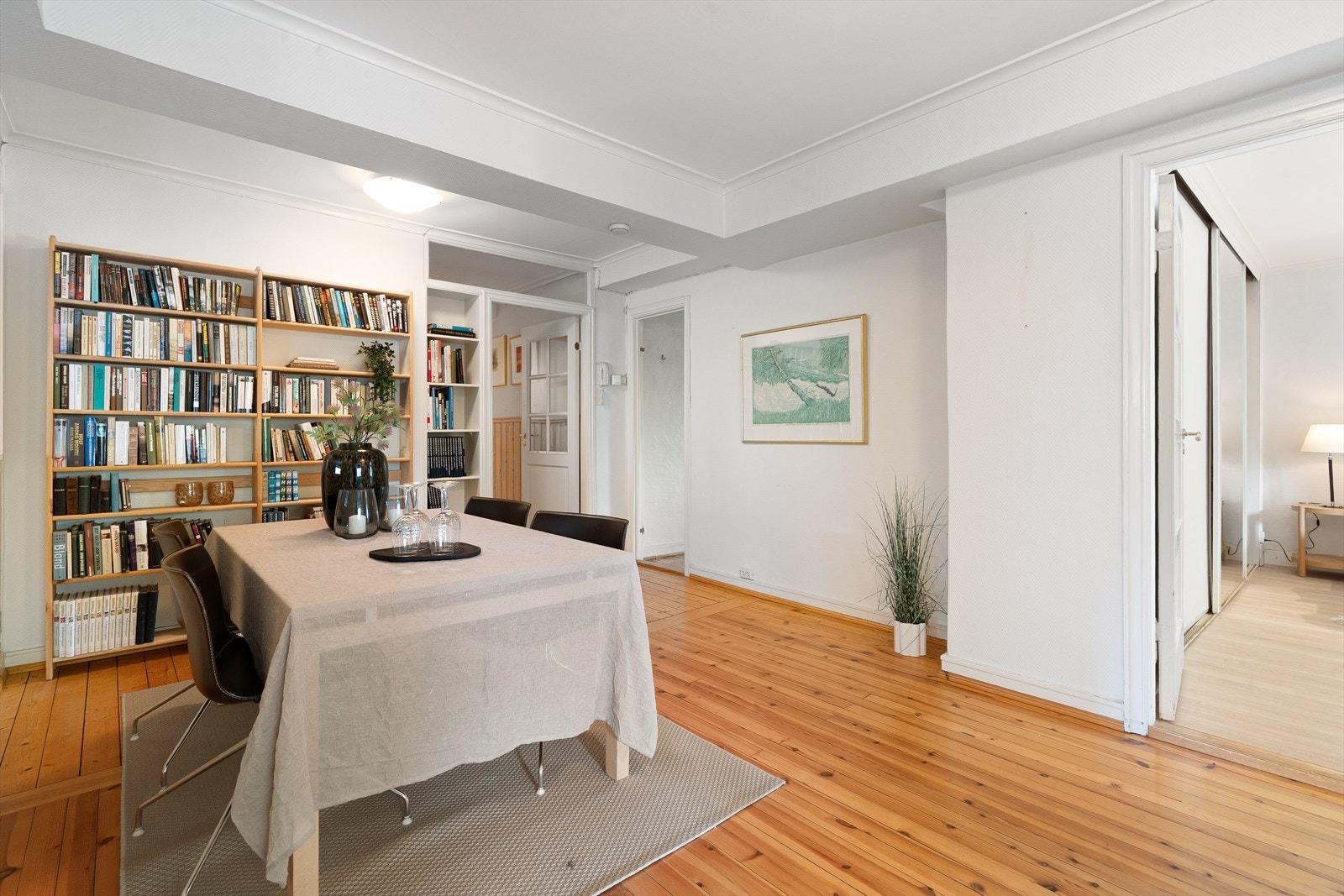 En lys 3-roms leilighet med god planløsning og med mye potensiale! Galleribilde