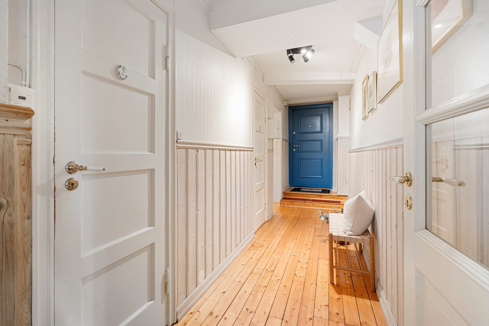 I entréen er det utstyrt med sikringsskap og callinganlegg. Galleribilde