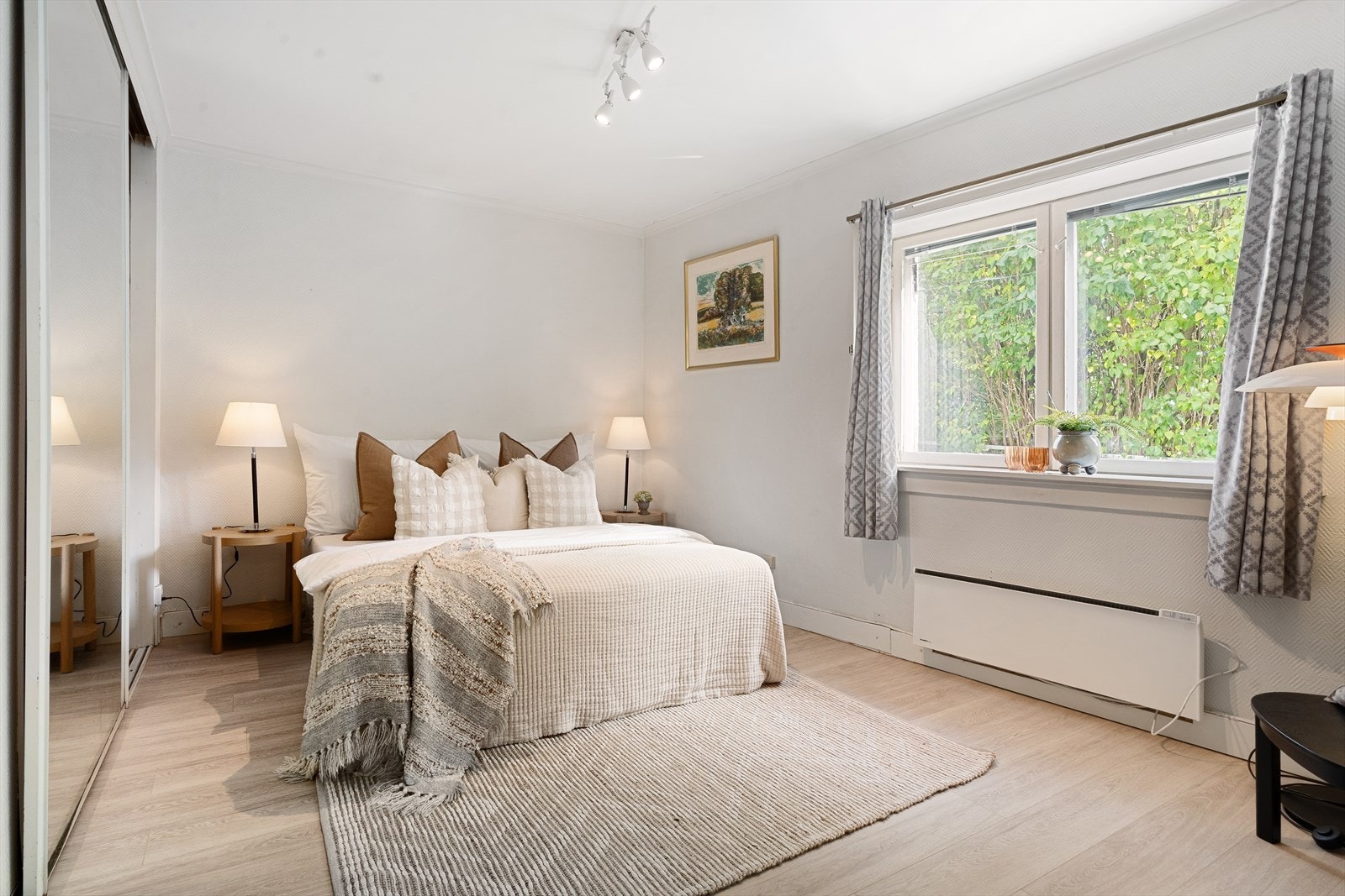 Her har du to soverom av god størrelse som begge har plass til dobbeltseng og nattbord. Galleribilde