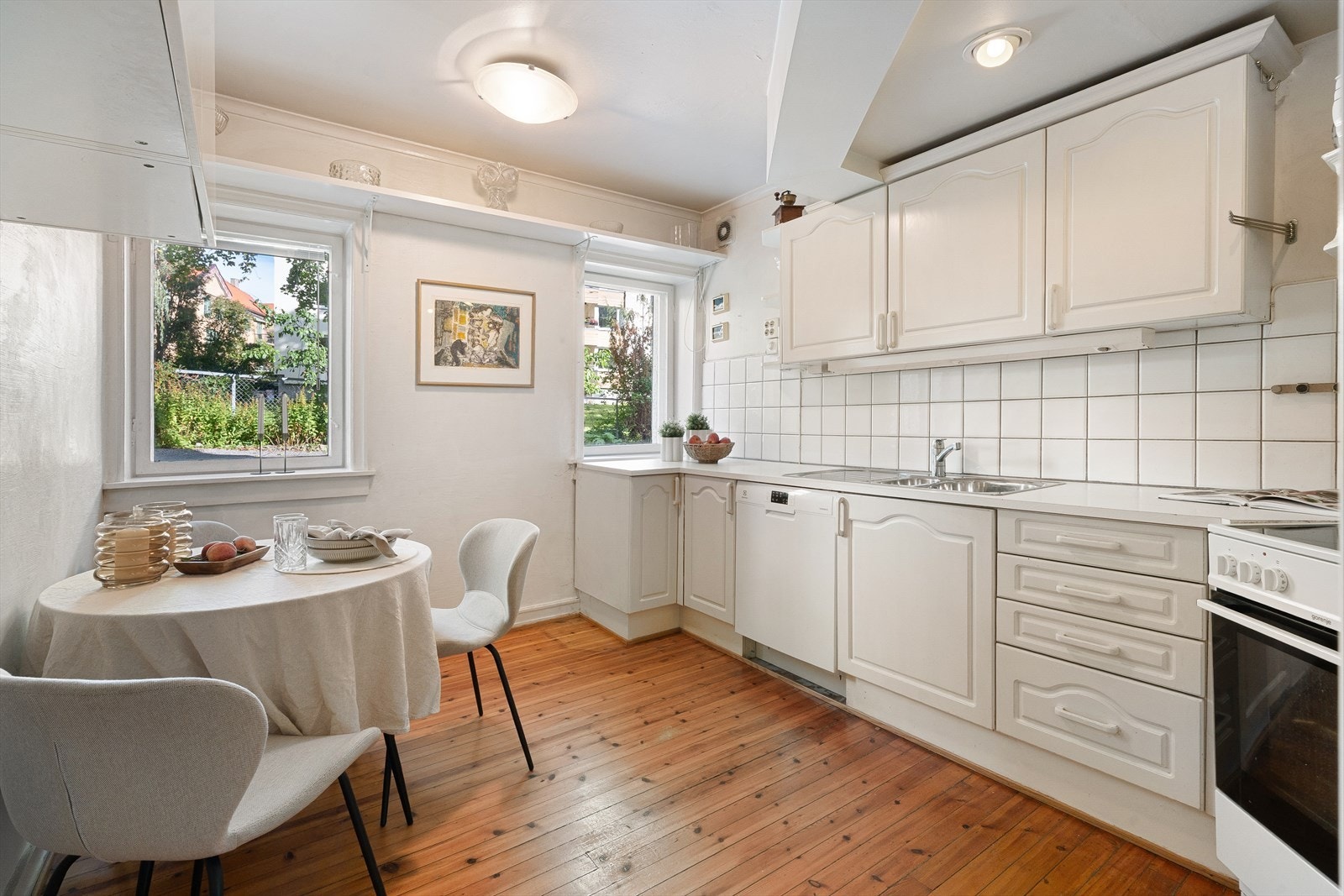 Fra spisestuen kommer du inn til kjøkkenet. Galleribilde