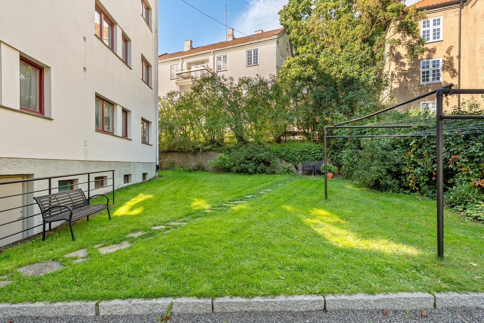 Bakgården. Galleribilde