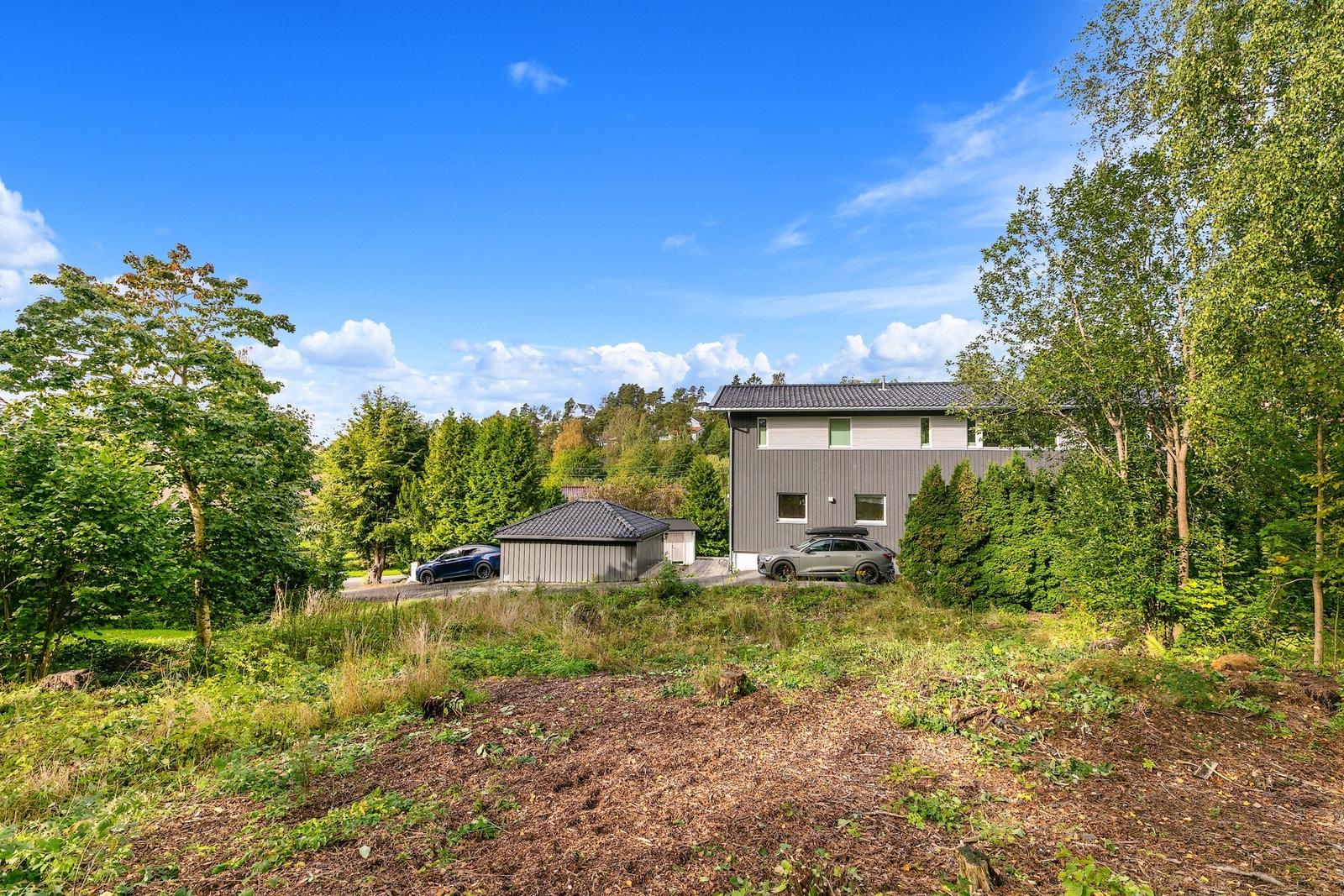 Tomten er svakt skrånende mot vest. Galleribilde