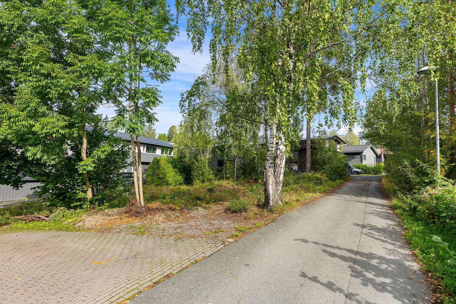 Bildet viser innkjøring til tomten og fellesområdet Galleribilde