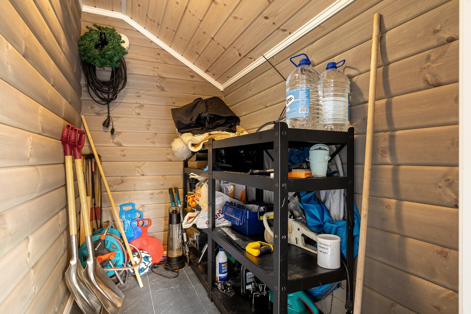 Utvendig bod. Galleribilde