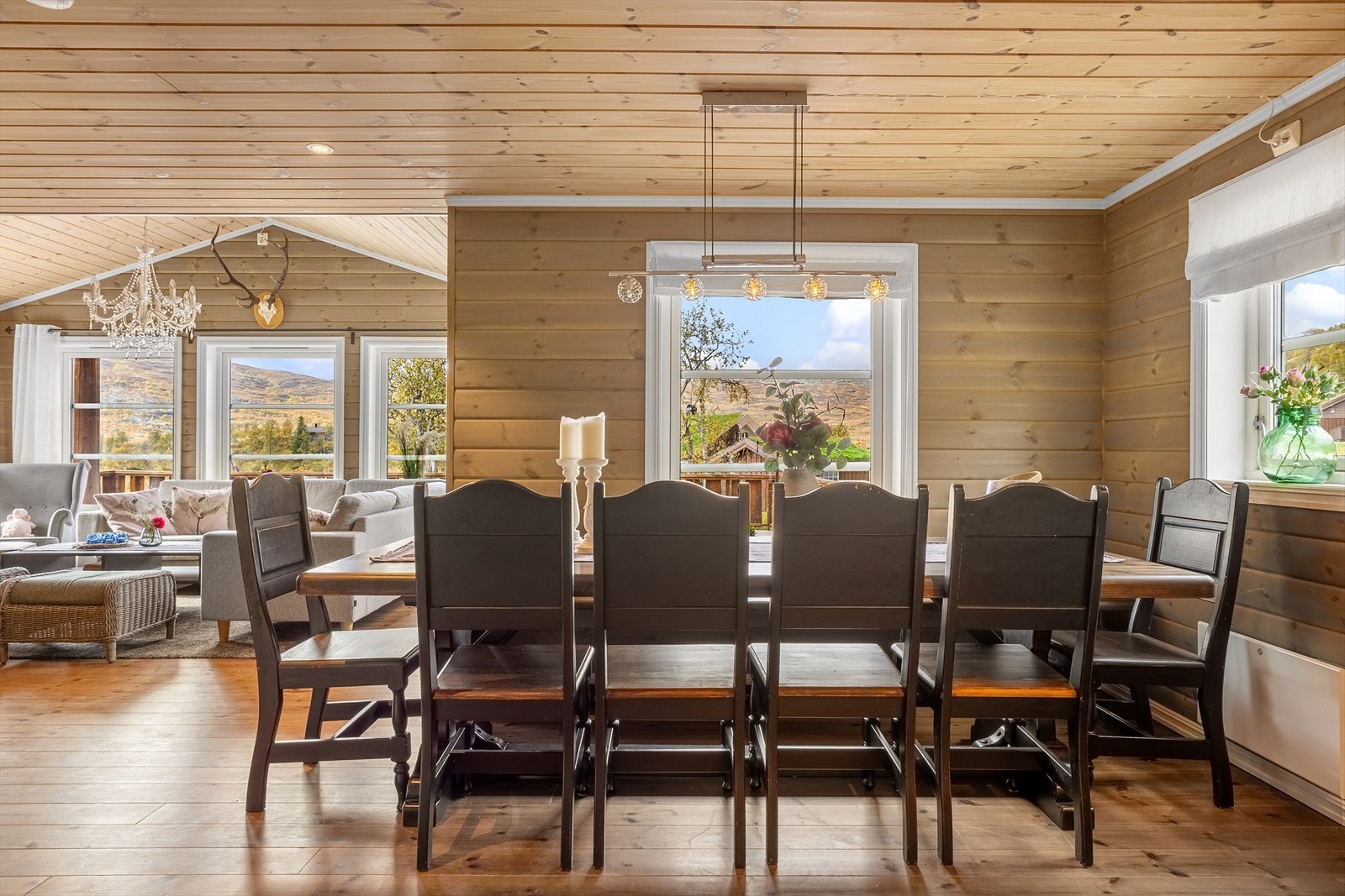 Spisestue med plass til mange Galleribilde