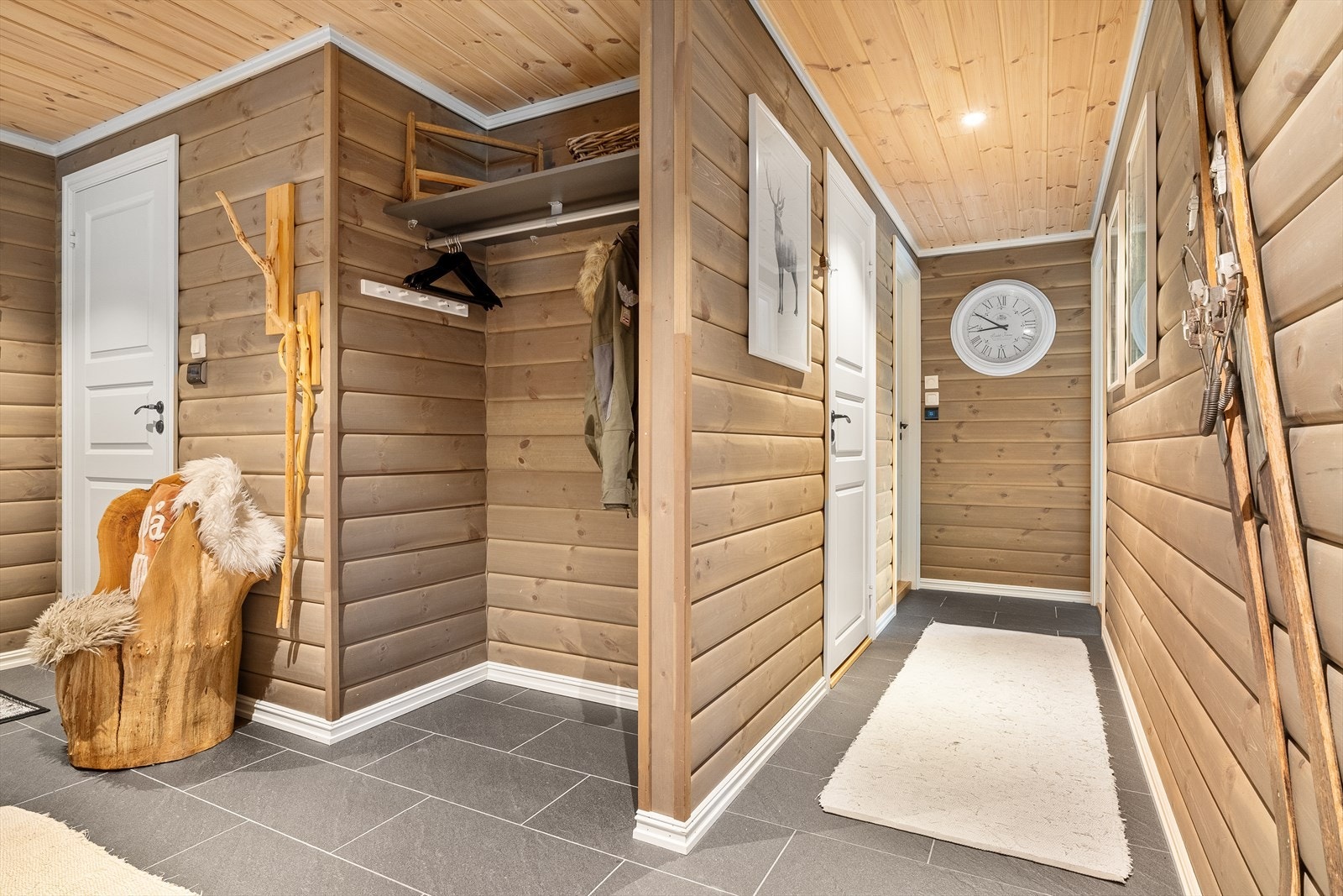 Romslig og flott gang. Galleribilde