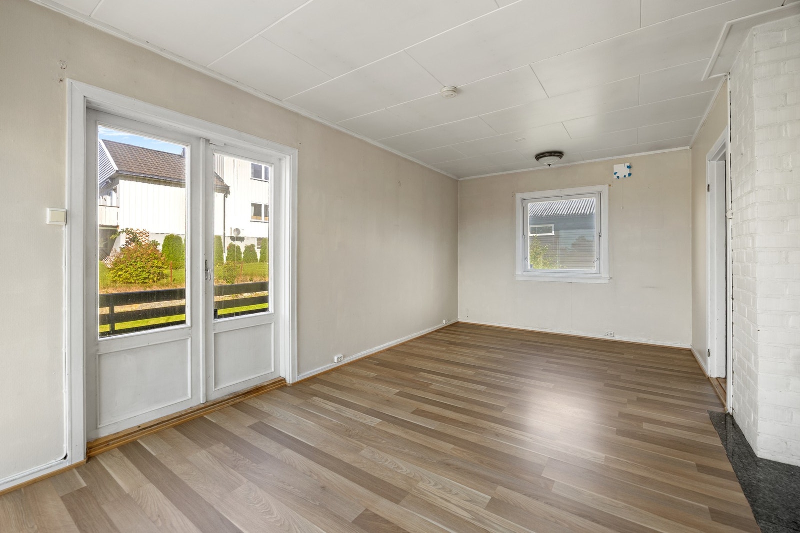 Fra stuen er det utgang til terrasse Galleribilde