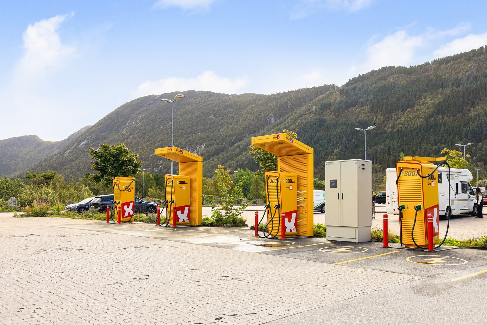 I tillegg til elbillader på tomten, er det muligheter for lading ved Rema 1000 Eidsvåg. Galleribilde